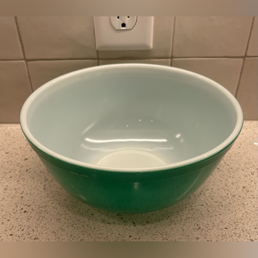 Pyrex 2 1/2 Quart Green 403 Mixing Bowl